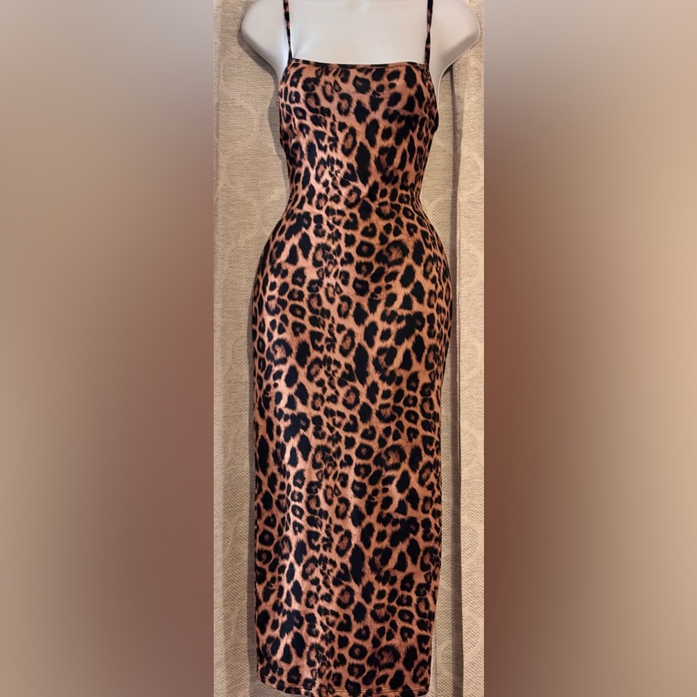 Chic Leopard Print Midi Dress